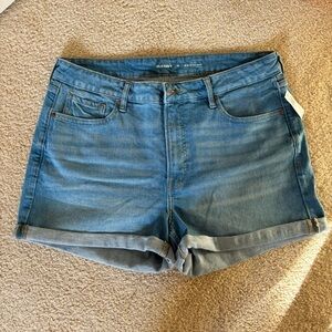 NWT OG straight light wash denim shorts